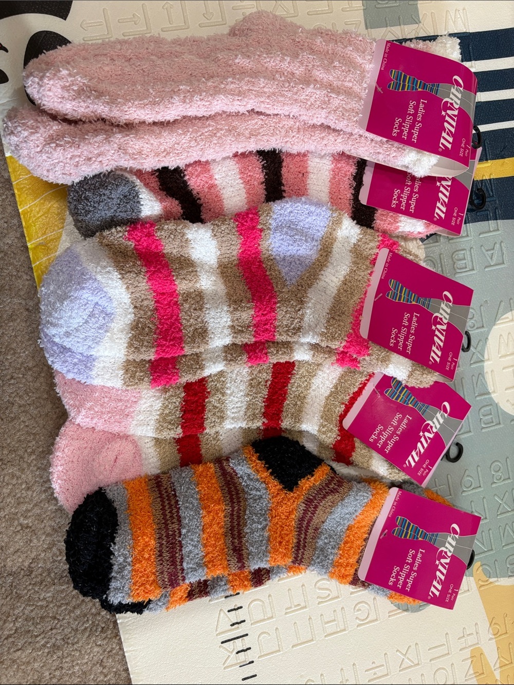 5 pairs ladies super soft slipper socks. NEW